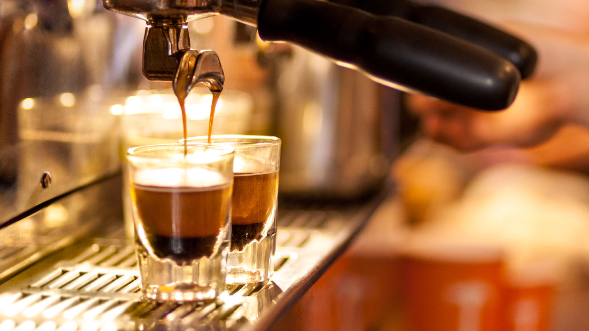 Thomas Hammer - photo pulling coffee shots